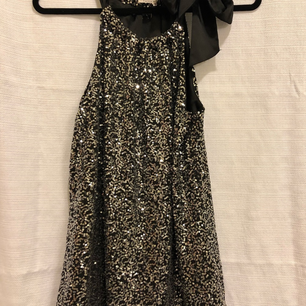 T TAHARI Lined sequenced black razor front and back fancy top!
